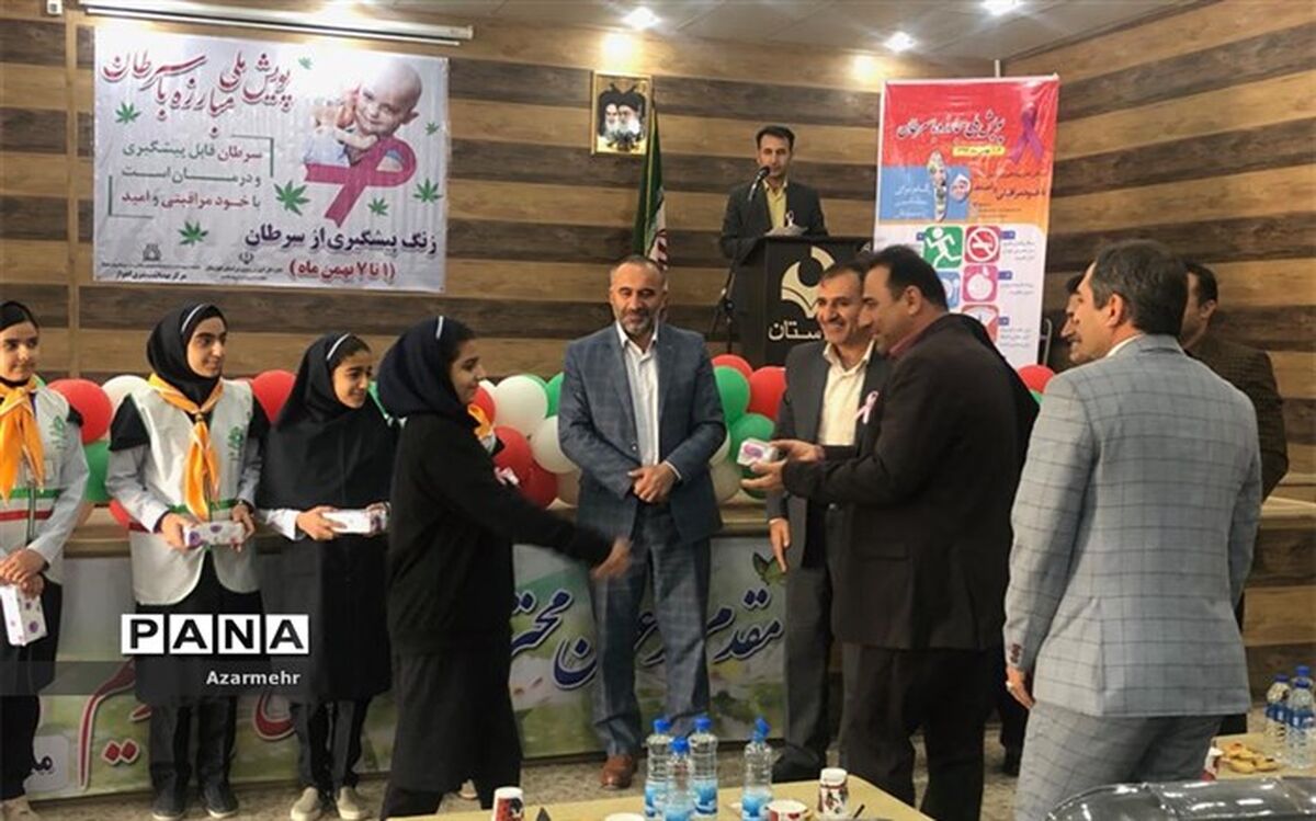 نواختن  زنگ پویش ملی مبارزه با سرطان در دبیرستان زهره بنیانیان ناحیه دو اهواز