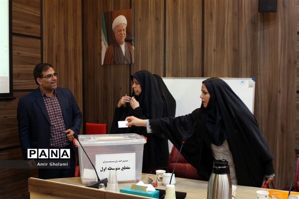 انتخابات شورای انجمن اولیا و مربیان شهرستان‌های استان تهران