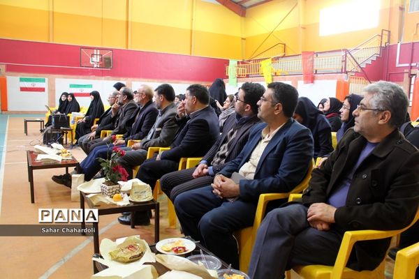 تجلیل از برگزیدگان مسابقات فرهنگی و هنری و پرسش مهر ناحیه 2 همدان