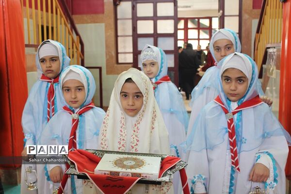 تجلیل از برگزیدگان مسابقات فرهنگی و هنری و پرسش مهر ناحیه 2 همدان