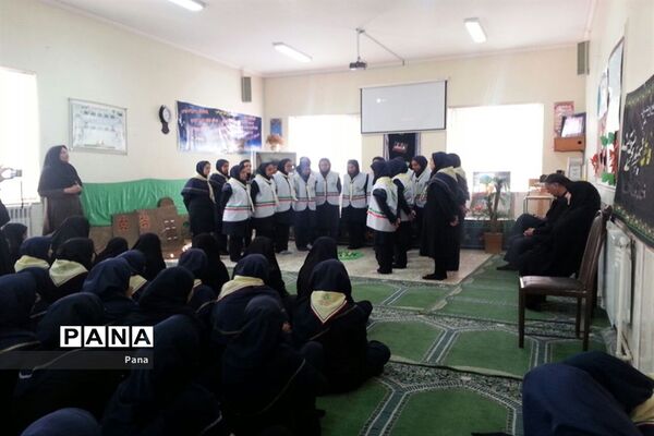 مراسم سوگواری ایام فاطمیه اعضای تشکل پیشتازان دبیرستان خدیجه کبری(س) سراب