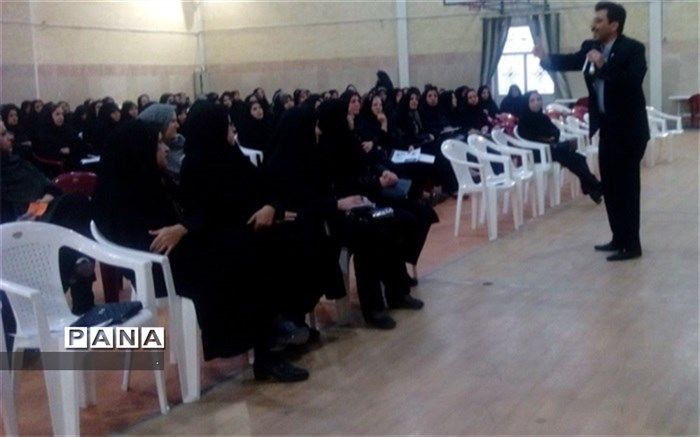 پویش ملی تغذیه سالم در دبیرستان فرزانگان حکیم زاده