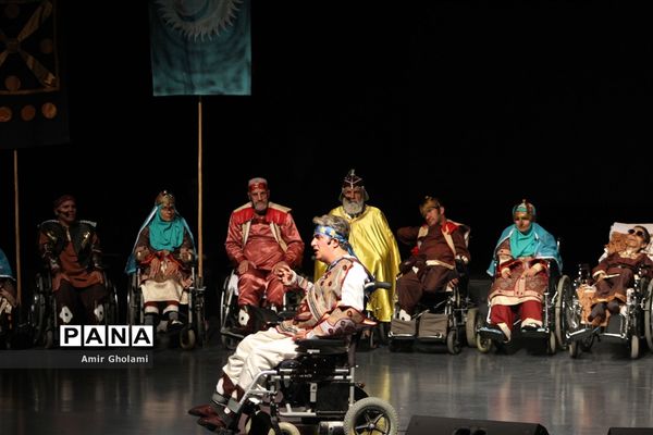 نمایش فاخر رستم و سهراب