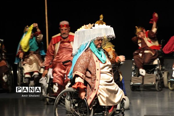 نمایش فاخر رستم و سهراب