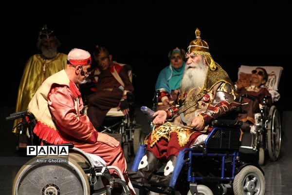 نمایش فاخر رستم و سهراب