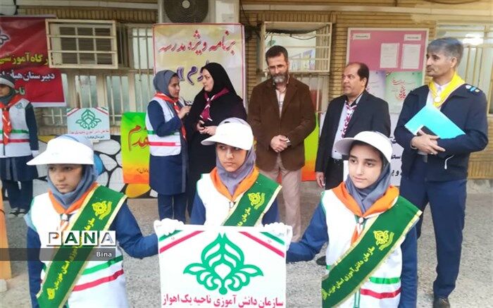 بازدید مسولین آموزش   و ارزیابی عملکرد سازمان مرکز از مدارس تشکیلاتی  و سازمان دانش آموزی ناحیه یک   و چهار اهواز