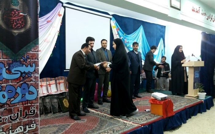 تجلیل از  800 دانش آموز و فرهنگی  برگزیده منطقه سجاسرود