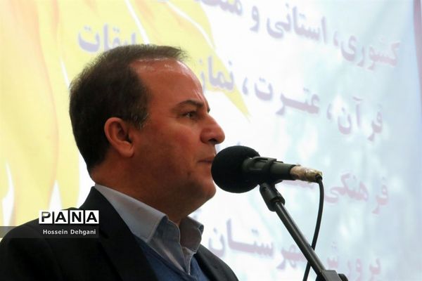 آیین تجلیل از برگزیدگان مسابقات قرآن، عترت و نماز و فرهنگی و هنری آذرشهر