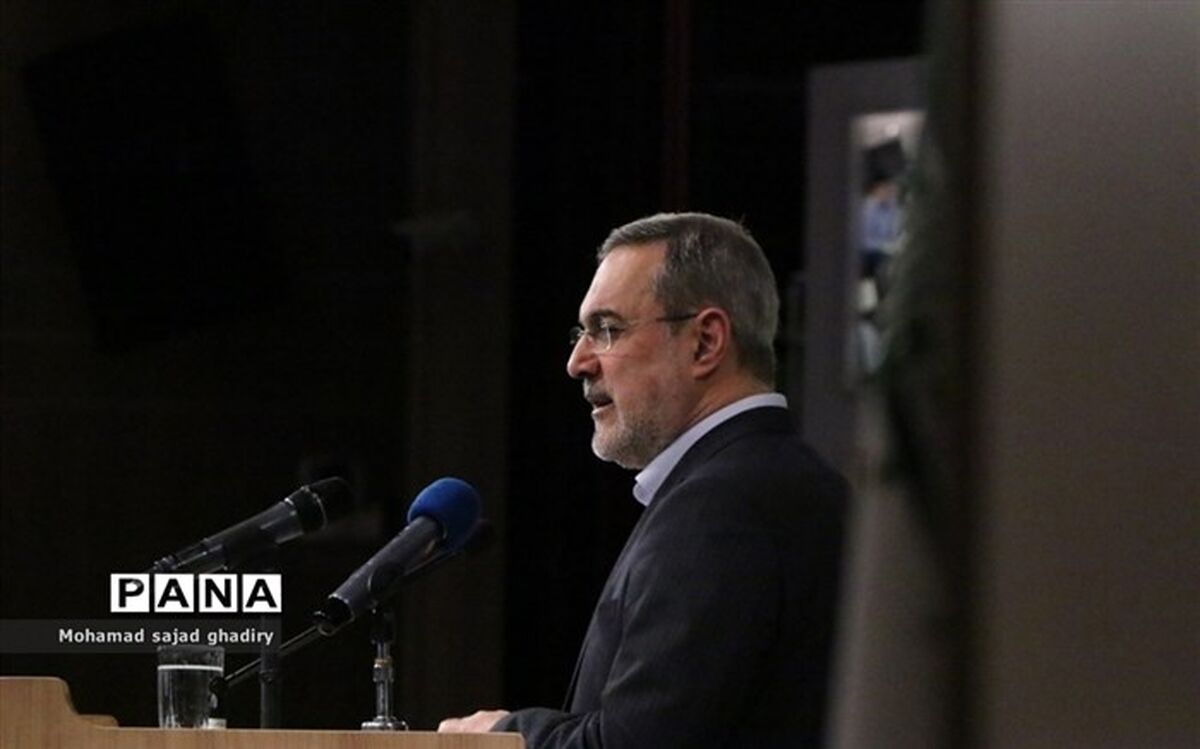 وزیر آموزش و پرورش: سفر جمعی به مناطق جنگی بهترین راه برای تمرین صبوری و کمک به یکدیگر است