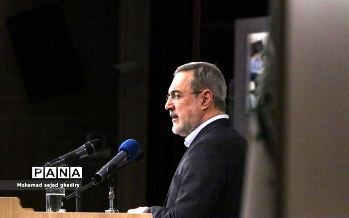 وزیر آموزش و پرورش: سفر جمعی به مناطق جنگی بهترین راه برای تمرین صبوری و کمک به یکدیگر است