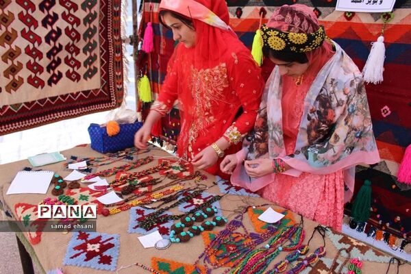 نمایشگاه دست آوردهای دانش آموزان دبیرستان دخترانه حجاب شهر یاسوج