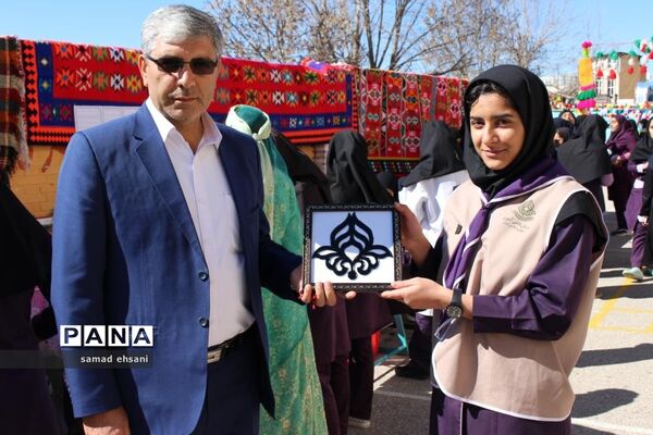 نمایشگاه دست آوردهای دانش آموزان دبیرستان دخترانه حجاب شهر یاسوج