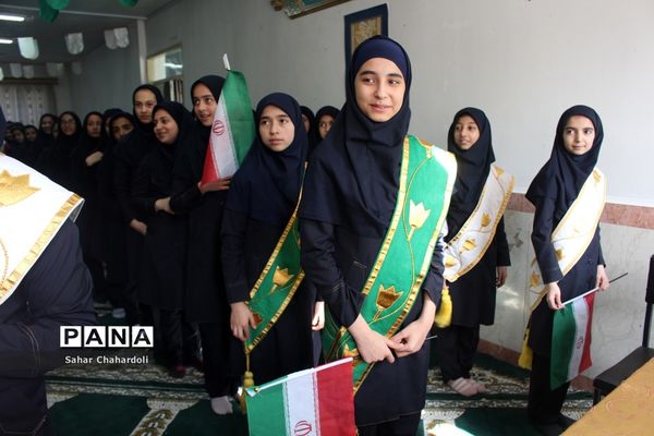 تمرین سرود 1357 نفری در مدارس استان همدان