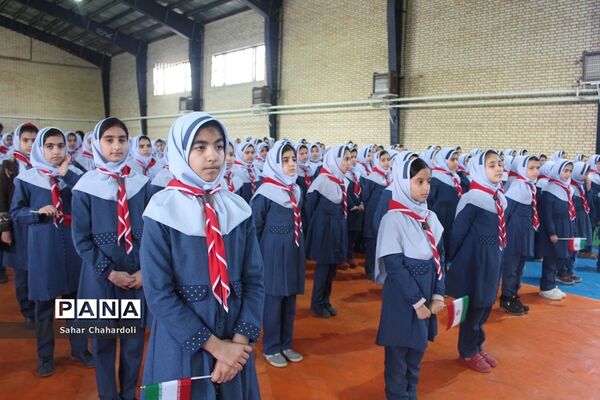 مراسم تحلیف دستمال گردن با حضور رئیس سازمان دانش‌آموزی استان همدان