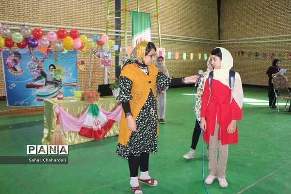 مراسم تحلیف دستمال گردن با حضور رئیس سازمان دانش‌آموزی استان همدان