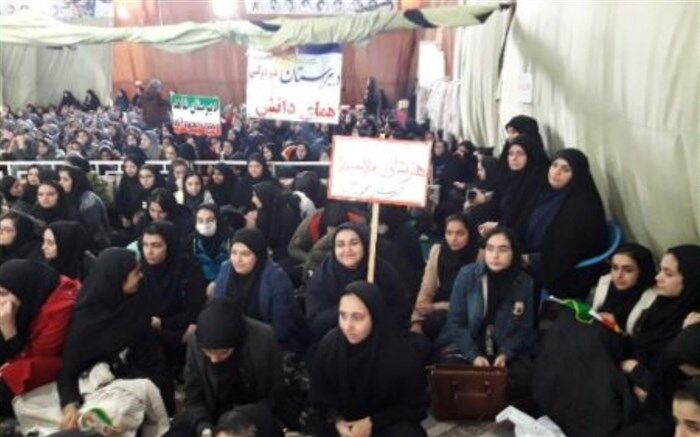 همایش 1357نفری دانش آموزان محمودآبادی برگزار شد