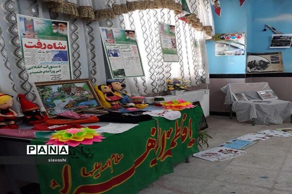 برپایی نمایشگاه از فاطمه(س) تا فجر در آموزشگاه خاص قرآنی مائده