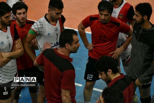 دیدار تیم‌های والیبال توپکا بابلسر و ملوان بندر انزلی