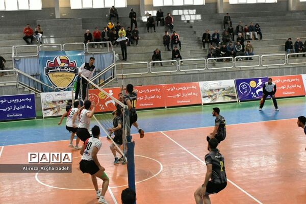 دیدار تیم‌های والیبال توپکا بابلسر و ملوان بندر انزلی