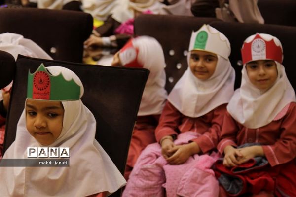 جشن انقلاب در مدارس قم