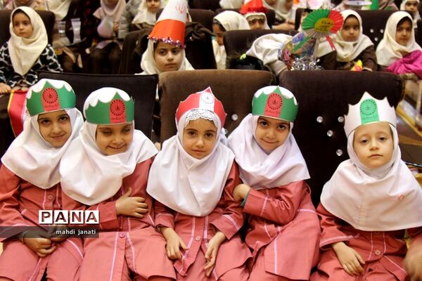 جشن انقلاب در مدارس قم