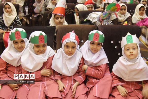 جشن انقلاب در مدارس قم