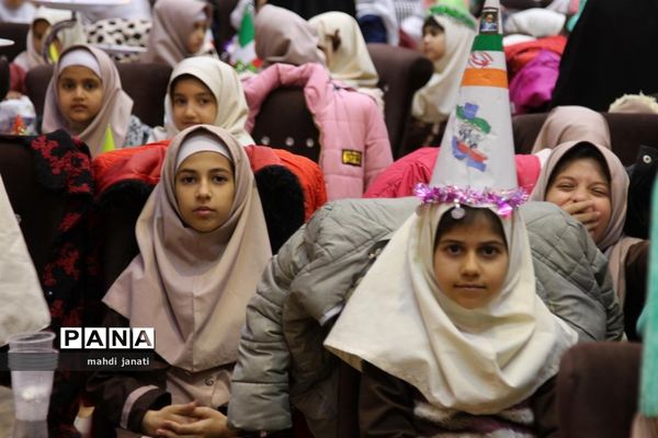 جشن انقلاب در مدارس قم