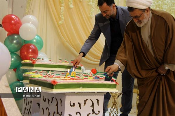 جشن انقلاب در مدارس قم