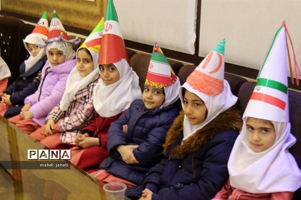 جشن انقلاب در مدارس قم