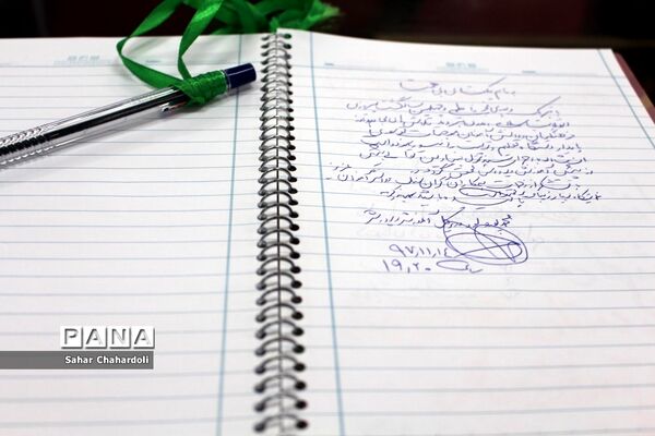 بازدید استاندار و مدیرکل آموزش و پرورش همدان از نمایشگاه دستاوردهای انقلاب