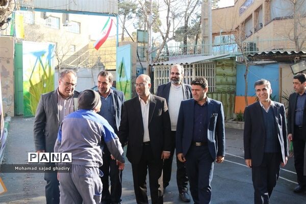 بازدید از نمایشگاه دست‌آورد‌های دانش‌آموزان منطقه 12 آموزش و پرورش شهر تهران