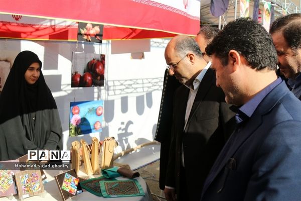 بازدید از نمایشگاه دست‌آورد‌های دانش‌آموزان منطقه 12 آموزش و پرورش شهر تهران