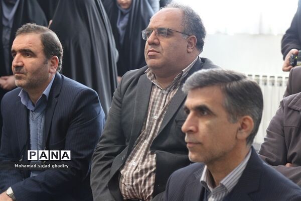 بازدید معاون پرورشی و فرهنگی اداره کل آموزش و پرورش شهر تهران ازدانش آموزان مدرسه انقلاب