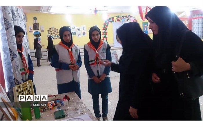 نمایشگاه هنری و دست ساخته های خلاقانه دردبیرستان دوره اول نفیسه آبادان