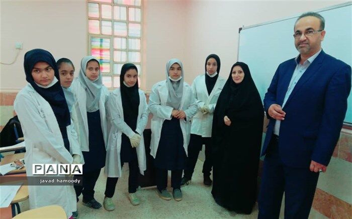 برگزاری مسابقات علوم آزمایشگاهی درمدارس حمیدیه