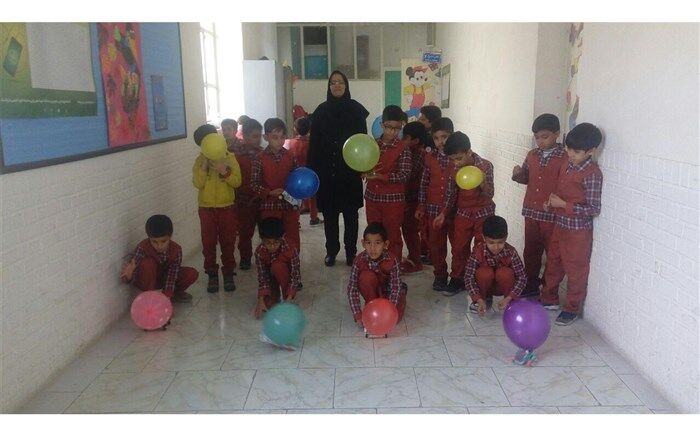 ساخت ماشین بادکنکی توسط دانش آموزان دبستان علامه حلی 1 دوره اول