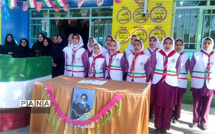 مراسم جشن  انقلاب در دبستان سید الشهدا