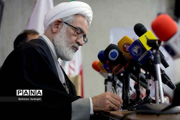 نشست خبری آغاز به کار دبیرخانه بازخوانی دهه ۶۰