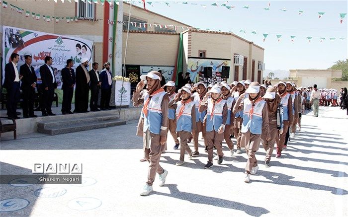 مانور تشکیلاتی یاوران انقلاب با حضور 600 دانش آموزدر رودان برگزار شد