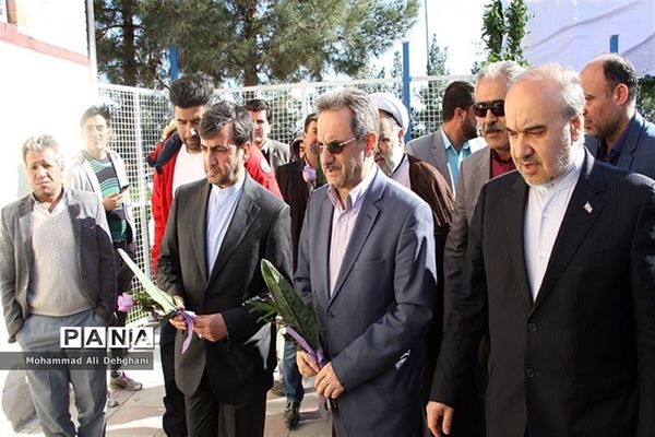 افتتاح دو پروژه ورزشی  دربهارستان با حضور وزیر ورزش و جوانان