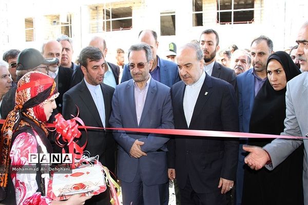 افتتاح دو پروژه ورزشی  دربهارستان با حضور وزیر ورزش و جوانان