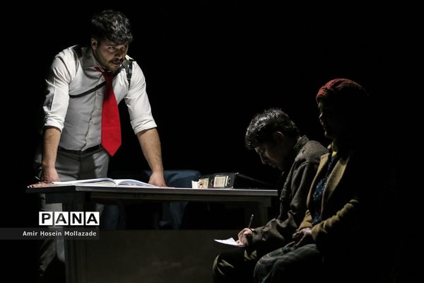 تئاتر «روزهای بی قوام» در ارومیه