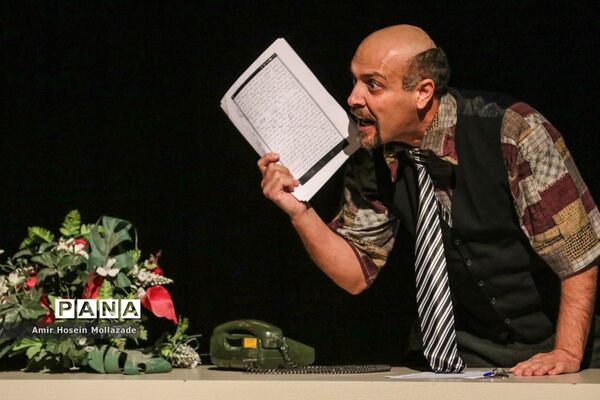 تئاتر «روزهای بی قوام» در ارومیه