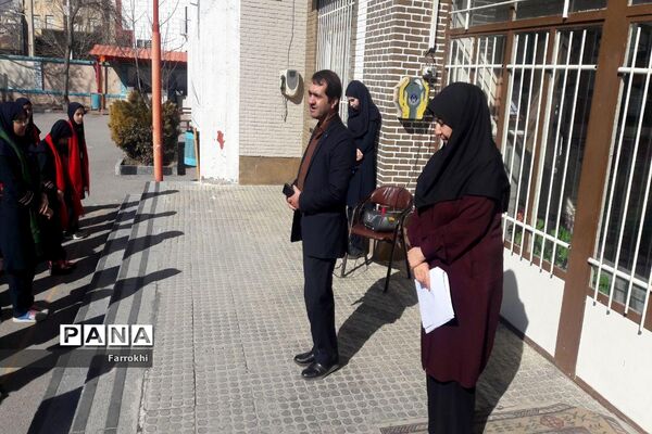 برگزاری نمایشگاه نقاشی در دبیرستان فروغ به‌مناسبت دهه فجر