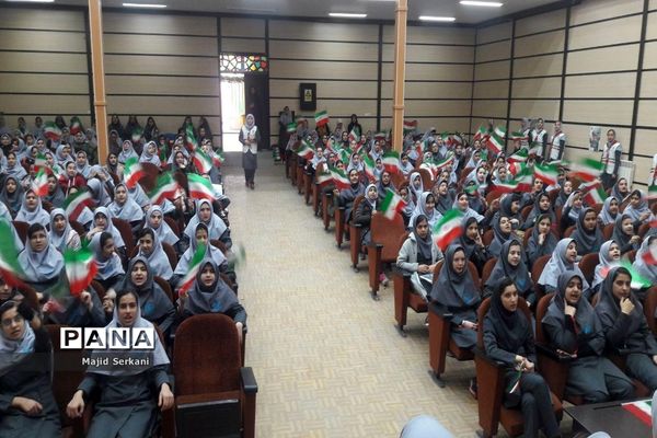 بازدید رئیس سازمان دانش‌آموزی استان همدان از تمرین سرود 1357 نفری در مدارس