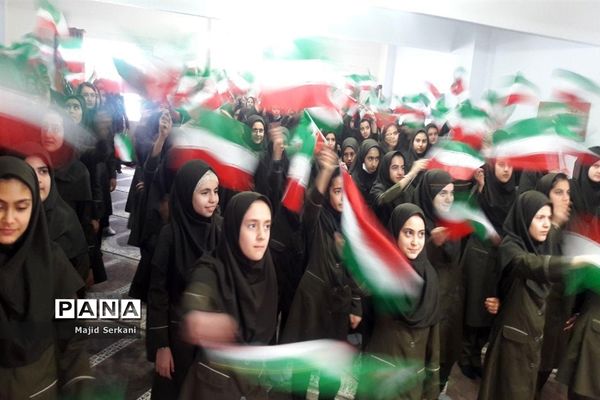 بازدید رئیس سازمان دانش‌آموزی استان همدان از تمرین سرود 1357 نفری در مدارس