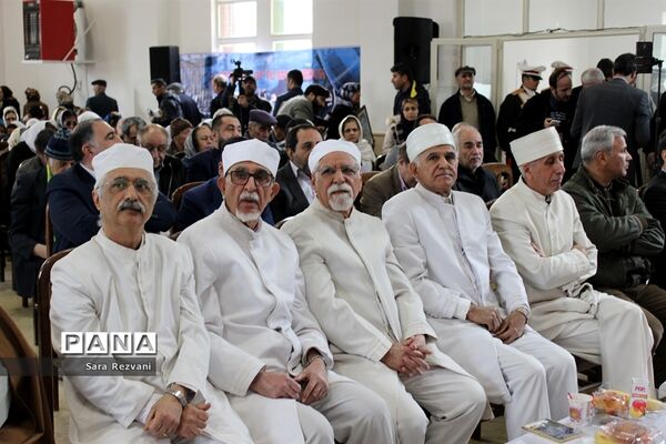 مراسم عطرافشانی و گلباران مزارشهدای ادیان توحیدی