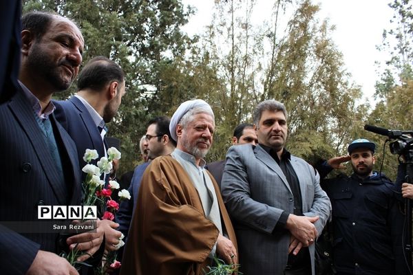 مراسم عطرافشانی و گلباران مزارشهدای ادیان توحیدی