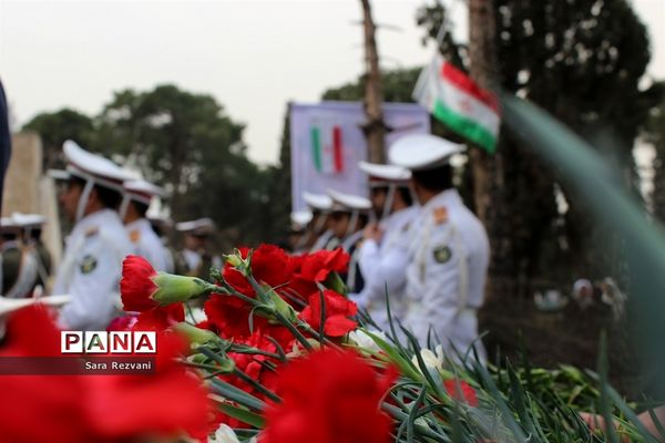 مراسم عطرافشانی و گلباران مزارشهدای ادیان توحیدی