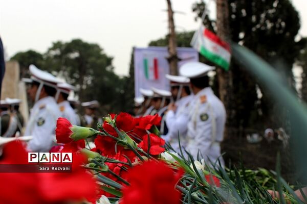 مراسم عطرافشانی و گلباران مزارشهدای ادیان توحیدی